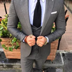 This grey three piece suit shows how texture can elevate a classic color. Paired with a white shirt and a dark tie, it’s a versatile option that works for both the boardroom and special events.