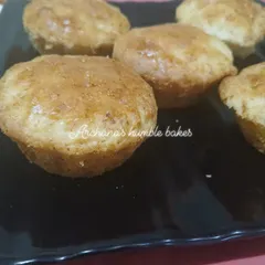 These golden-brown buns were made by students during one of my workshops. They learned the technique for making soft, yeast-free breads at home.