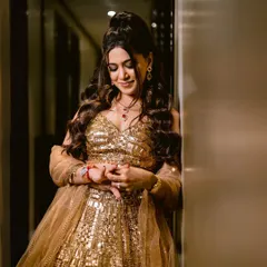 Another stunning shot of this golden Sangeet look. The makeup is bold enough to make a statement but still feels elegant and sophisticated.