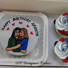 I can turn any idea into a sweet treat, like this custom hand-painted bento cake. This set, made for a birthday, includes a personalized portrait on the mini cake and two matching floral cupcakes.