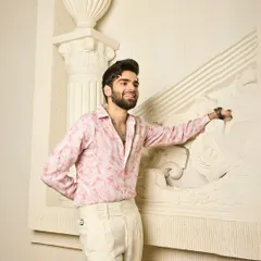This pink abstract-patterned shirt combines comfort with modern charisma. It is a versatile piece that ensures you look sharp and feel confident, whether at work, on the weekend, or at a special occasion.