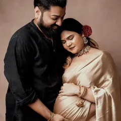 Capturing the quiet love between two people about to become parents is one of my favorite things. This traditional saree maternity session in my Bangalore studio was filled with such warmth and connection.