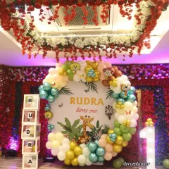 Roar! A first birthday is a big adventure, and I loved bringing this wild jungle theme to life for Rudra's special day. This setup features a custom circular backdrop, a vibrant balloon garland with animal accents, and a light-up marquee number to make the celebration truly shine.