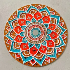 Discover the beauty of traditional Indian crafts with a Lippan art workshop. I'll show you how to use clay and mirrors to create this stunning, intricate mandala piece for your wall.