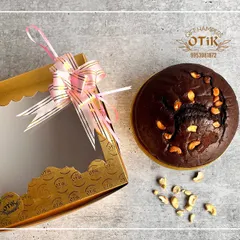 My special dry cakes are available in half and 1 kg sizes, perfect for gifting. This is my cashew dry cake, packed in our signature golden box.