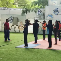 An instructor demonstrates a blocking technique to a small group. This focused training ensures each participant understands the mechanics of defending against strikes before practicing with a partner.