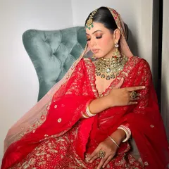 This stunning bridal jewelry set is available for rent. The maang tikka and earrings are the perfect complement to a traditional red lehenga.