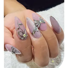 For a touch of luxury, I added these sculpted 3D floral and bow embellishments. Set against a soft pink base on long stiletto nails, these silver accents and rhinestones add dimension and high-end glamour.