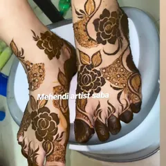 A bold floral design for the feet, with large, shaded roses creating a dramatic and beautiful statement.