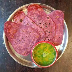 How about some vibrant Beetroot Parathas with a side of dal? This was a mini dinner I packed for a customer, a perfect example of a light yet colorful and healthy meal.