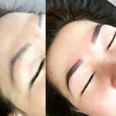 This before and after showcases a bolder, more defined look using a combination or powder brow technique. This is perfect for clients who want a fuller, makeup-like finish that is still semi-permanent and low-maintenance.
