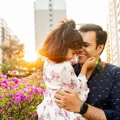 I love capturing the special connection between fathers and their daughters. This candid shot was taken during a beautiful sunset walk in a park. It's not posed, it's just a real, happy moment between them, full of smiles and affection.
