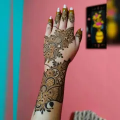 A variation of the Arabic floral vine design. This pattern is elegant and doesn't cover the entire hand, making it a great choice for guests at a wedding or for smaller festivals.