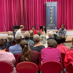 A snapshot from my lecture-demonstration at the Musica Sacra festival in Germany. I love these interactive sessions where I can share stories and music with a curious international audience.