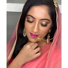 I adore creating glamorous Muslim bridal looks. This style features dramatic gold and pink glittery eyes, sharp winged liner, and a bold pink lip, all perfectly coordinated with the bride's jewellery and delicate dupatta.