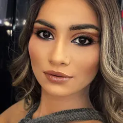 This bronzed, earthy makeup look is perfect for a sangeet or reception. The warm tones on the eyes are paired with defined, separated lashes that make the eyes look bigger and brighter.