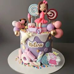 In the world of candies and Peppa Pig! This lilac candyland cake for Nitara's birthday is a sweet fantasy, complete with lollipops, candies, and a Peppa Pig figurine.