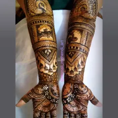 These full-coverage arm designs are fit for a wedding party. I incorporated classic peacock and doli (palanquin) motifs, which are popular for their traditional significance and beauty.