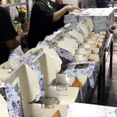 Preparing special meal boxes for a corporate client to celebrate Women's Day. It was a pleasure to put together these thoughtful packages to honor the occasion.