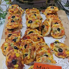 These bite-sized mini pizzas are a popular choice for our grazing tables. Topped with corn, olives, and peppers, they are perfect finger food for any hi-tea party or corporate workshop.