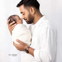 The bond between a father and his newborn is pure magic. I aim to capture these quiet, tender moments during my newborn sessions, creating timeless images filled with emotion.