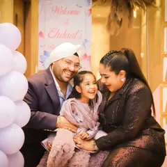 A moment of pure laughter between parents and their daughter at her 4th birthday party. These are the candid shots we live for.