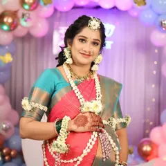 Celebrating the beautiful journey to motherhood. For this 'dohale jevan' or baby shower, I created a soft, radiant makeup look that glows. The look is beautifully accessorized with delicate 'phoolancha dagina' or fresh flower jewelry, adding a traditional and pure touch for the mom-to-be.