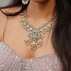 A closer look at our Victorian neckpiece. The double-layered design with mint green stones and a central pendant makes it a standout piece.