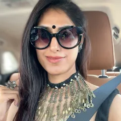 Does your outfit feel like it's missing something? It's probably the accessories. A statement necklace, a chic pair of sunglasses, or a stack of bracelets can add personality and transform your vibe from simple to stunning.