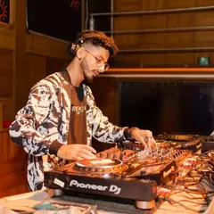 Mixing tracks in a more intimate setting. Whether the club is big or small, my commitment to quality and my focus on the craft remain the same.