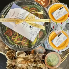 A beautifully packed Sunday meal platter, ready to be enjoyed. This particular order features a complete menu with appetizers, mains, and dips, all presented in a way that makes your loved ones feel truly special.