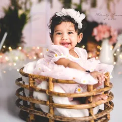 This little flower is blooming with personality. A sitter session is the perfect time to capture those first real smiles and giggles, surrounded by a beautiful floral theme.