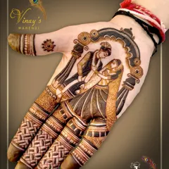 Capturing movement, like this dancing couple, adds a dynamic element to bridal mehndi. We explore different poses and compositions to bring wedding scenes to life.
