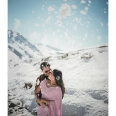 A perfect moment of love as snowflakes fall around this couple in Manali. I love creating these magical, candid shots that feel both intimate and grand.