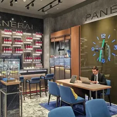 Inside the Panerai boutique, we created an exclusive Bar Italiano to elevate the customer experience. This space, with its rich materials and intimate seating, allows guests to savour expertly crafted coffee while being surrounded by the brand's legacy of craftsmanship.