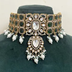 This wide bridal choker features square green stones and a large central pendant. It's a bold and beautiful rental choice for a bride.