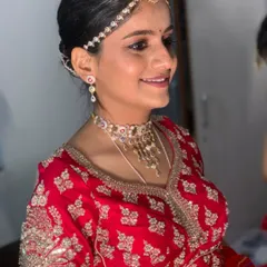 A beautiful portrait of Manisha in her Phera outfit. The makeup is soft and timeless, with a focus on her radiant smile.
