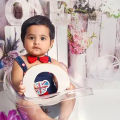 A pre-birthday photoshoot at my Ghaziabad studio. This setup uses a 'ONE' sign and a clean, bright background to create a classic first birthday portrait.