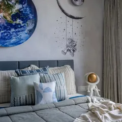 I love crafting personalized themed rooms, like this bedroom for a little explorer. The space-themed wall art, featuring a vivid Earth mural and a dreamy astronaut, is designed to fuel imagination, creating an inspiring space for big dreams and bedtime stories.