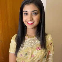 A happy smile from the sister of the groom. This no-filter look features clean makeup that enhances her natural beauty, perfect for a modern reception.