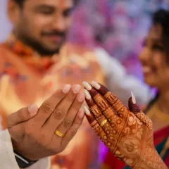 It's all in the details. A close-up of the engagement rings and the bride's intricate mehendi design, showcasing the beautiful traditions of a Maharashtrian ceremony.