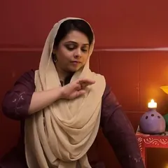 Exploring a poem by Rabia Basri, an early female Sufi poet. This was for a special performance called 'woman ki baat', where I used abhinaya to interpret her profound words.