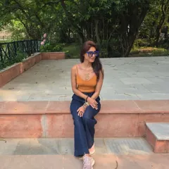 Ever felt an outfit just 'wasn't you'? It's often the silhouette. I help you decode your body shape and proportions, so you can stop hiding behind baggy clothes and start choosing frames that highlight your natural structure and make you feel amazing.