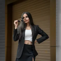 Capturing the modern boss-babe energy on the streets of Mumbai. This is for the influencer or brand that owns their power. The focus is on creating a chic, confident look with clean lines and an urban backdrop.