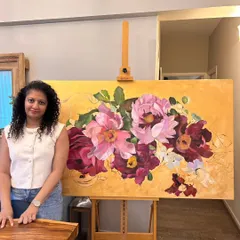 Here I am with a large-scale floral commission, one of my favorite subjects to paint. The vibrant magenta and deep rose tones are set against a glowing golden background, a technique I love for adding warmth and a touch of shine to any room.