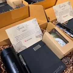 A closer look at a sleek and professional corporate gift set we curated for our client, Versatile. This hamper included a branded flask, a notebook with a pen, and a personalized thank you card, all packed with eco-friendly shredded paper.