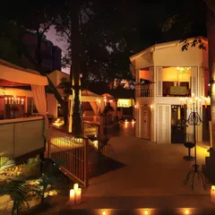 The night comes alive with the glow of candles and candelabras. This is the Spanish oasis we have created for you, perfect for escaping the everyday.