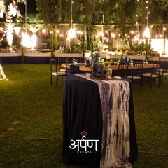 This high-top cocktail table, part of a blue-themed event, shows how I extend the bar's aesthetic to the entire party area. My goal is to create a cohesive and stylish atmosphere for your guests to mingle and enjoy.