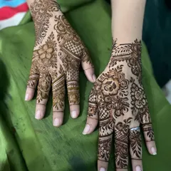 Here you can see two different but complementary designs on each hand. One hand has a floral focus while the other uses more geometric patterns, showing how we can mix styles.