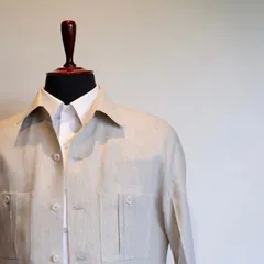 The shirt features patch pockets, adding a subtle yet distinctive detail to its design, perfect for a sophisticated casual look.